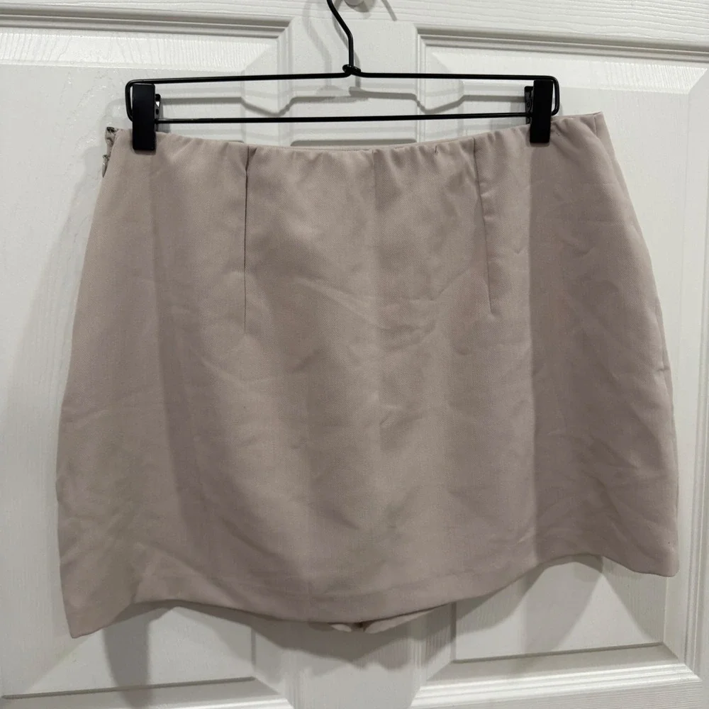 Abercrombie & Fitch Scarlett Mini Skort Tan Beige Large 143-200-00254-410‎ NEW